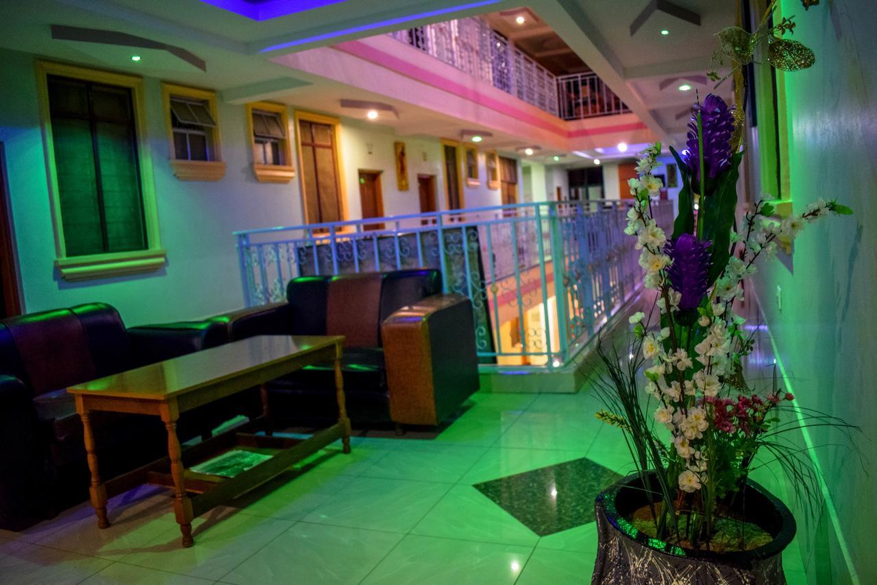 The Joy Hotel Voi Buitenkant foto